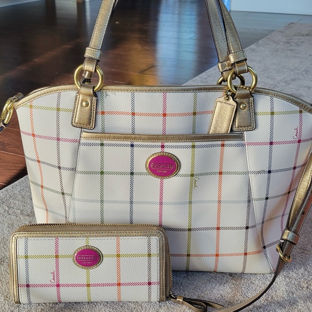 Coach Purse w/matching wallet